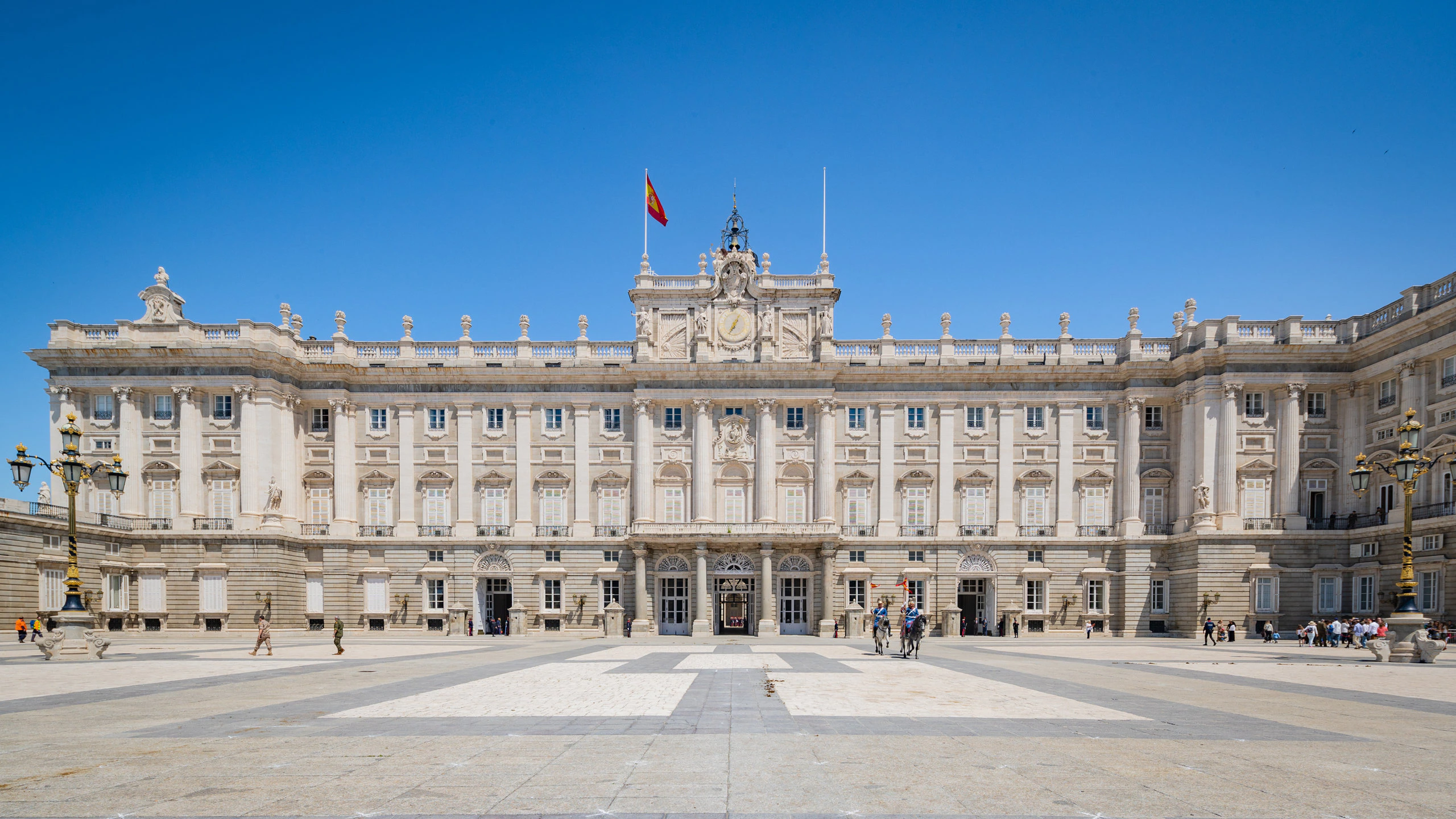 Cung điện Hoàng gia Madrid