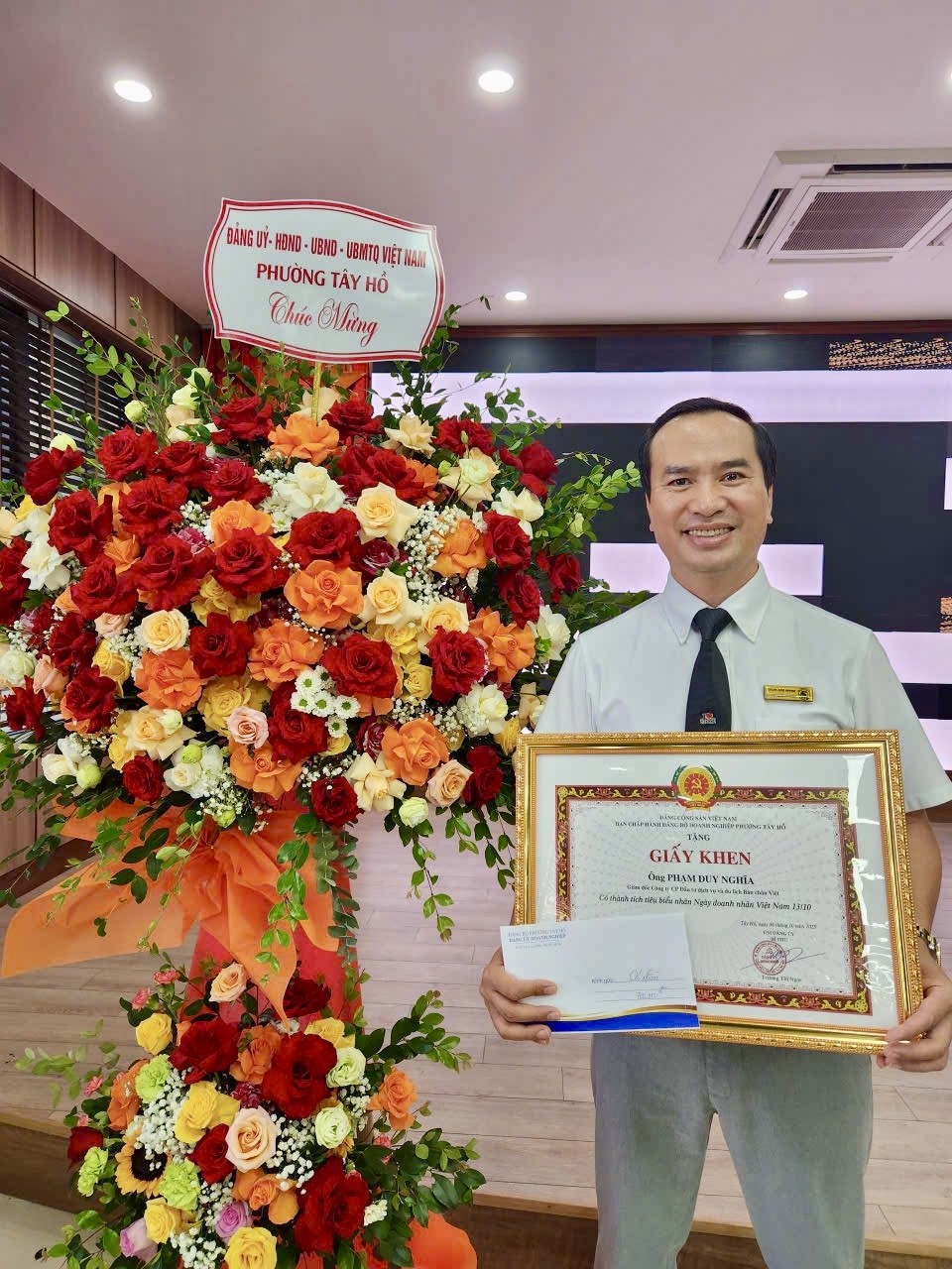 🌿 VIETFOOT TRAVEL – DOANH NGHIỆP TƯ NHÂN TIÊU BIỂU PHƯỜNG TÂY HỒ 2025 💚