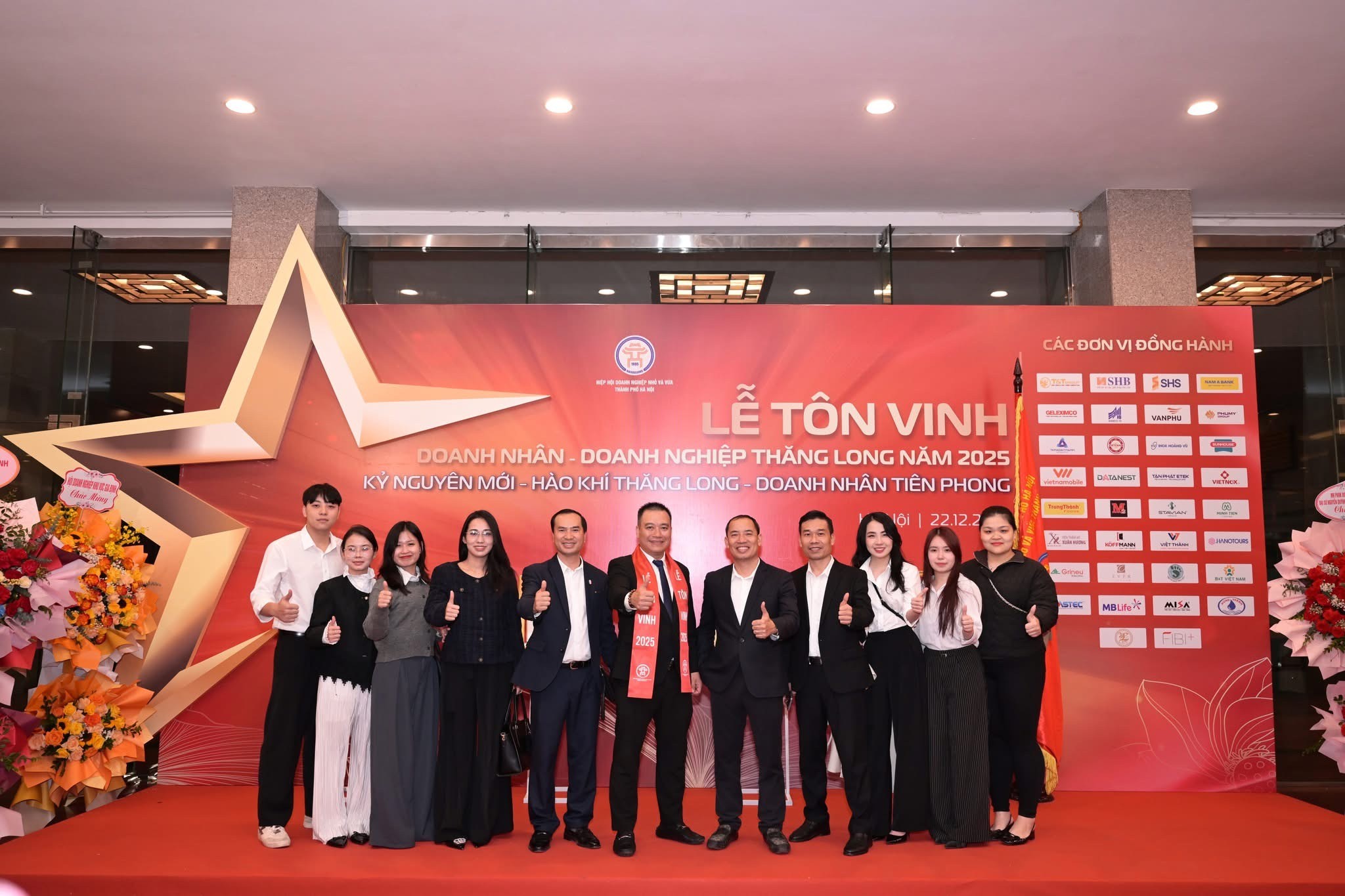 VIETFOOT TRAVEL TẠI LỄ TÔN VINH DOANH NHÂN - DOANH NGHIỆP THĂNG LONG 2025