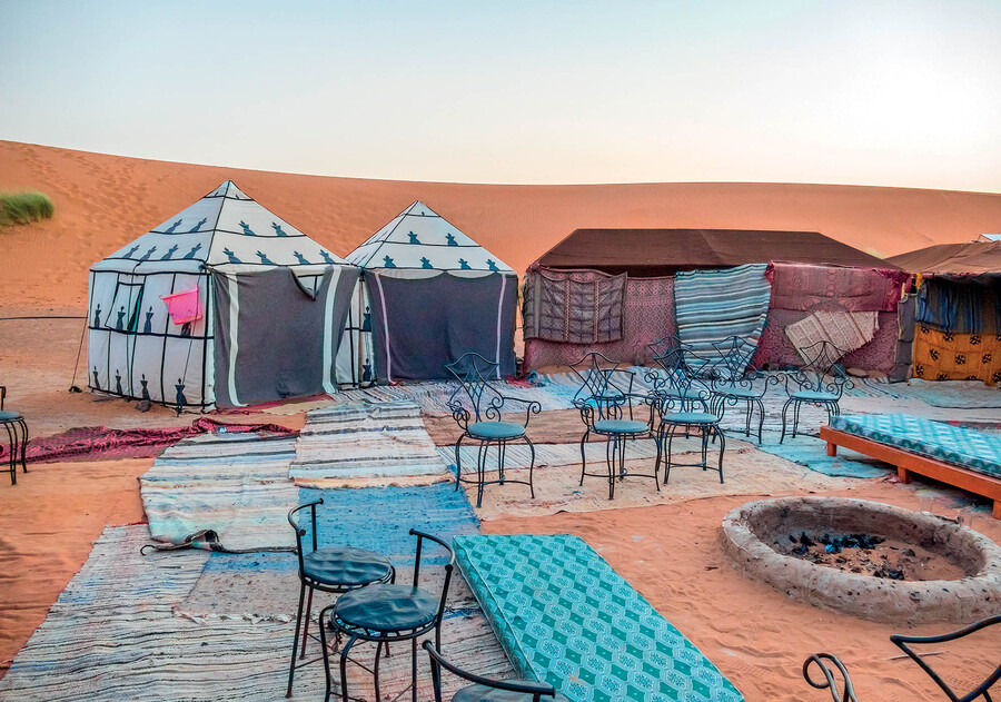 Cắm trại ở sa mạc Sahara.