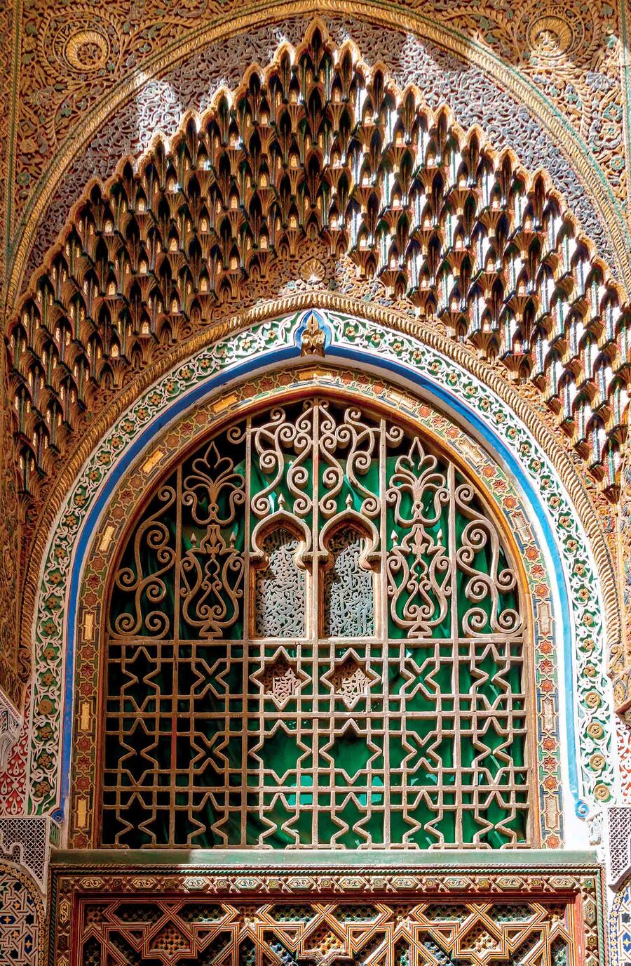 Khung cửa của Đại học Al Quaraouiyine tại Fez. UNESCO ghi nhận đây là trường đại học lâu đời nhất thế giới, ra đời năm 859.