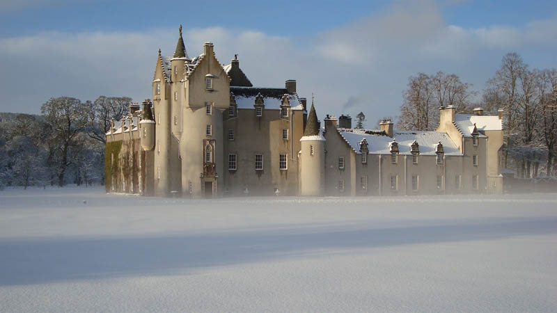 Lâu đài Ballindalloch mơ mộng trong khung cảnh tuyết trắng xóa vào khi nước Anh vào đông