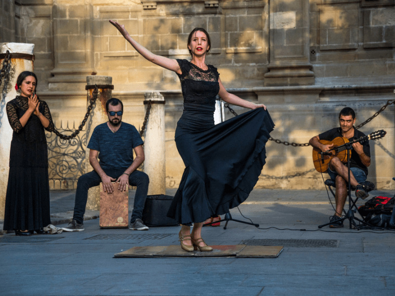 Đến giữa thế kỉ XIX, vũ điệu Flamenco lần đầu tiên được tiếp cận với công chúng 