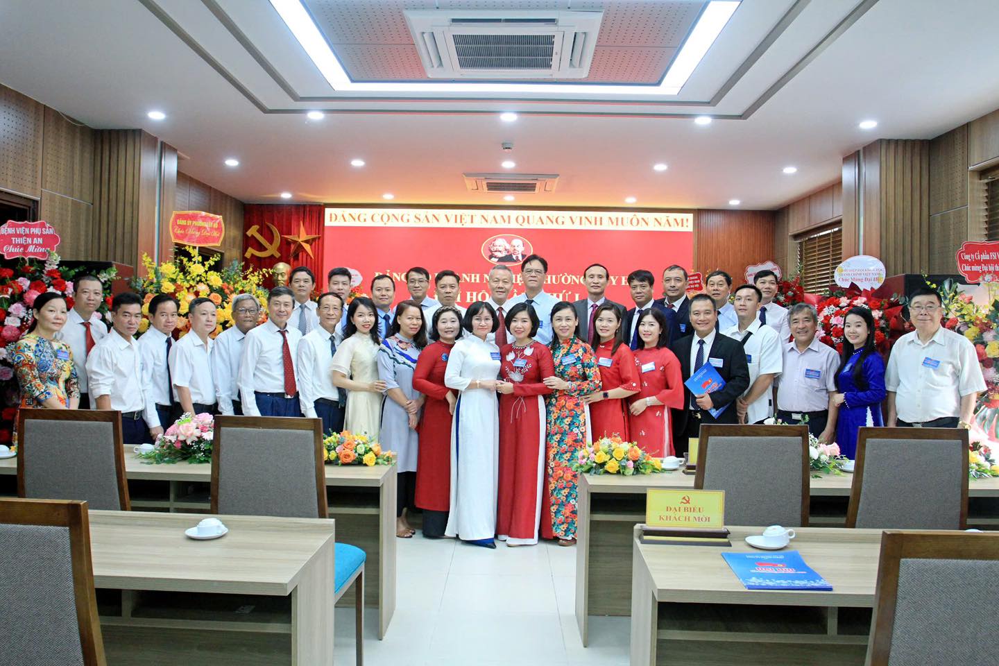 VIETFOOT TRAVEL CHÚC MỪNG ĐẠI HỘI ĐẢNG BỘ DOANH NGHIỆP PHƯỜNG TÂY HỒ LẦN THỨ I, NHIỆM KỲ 2025 – 2030