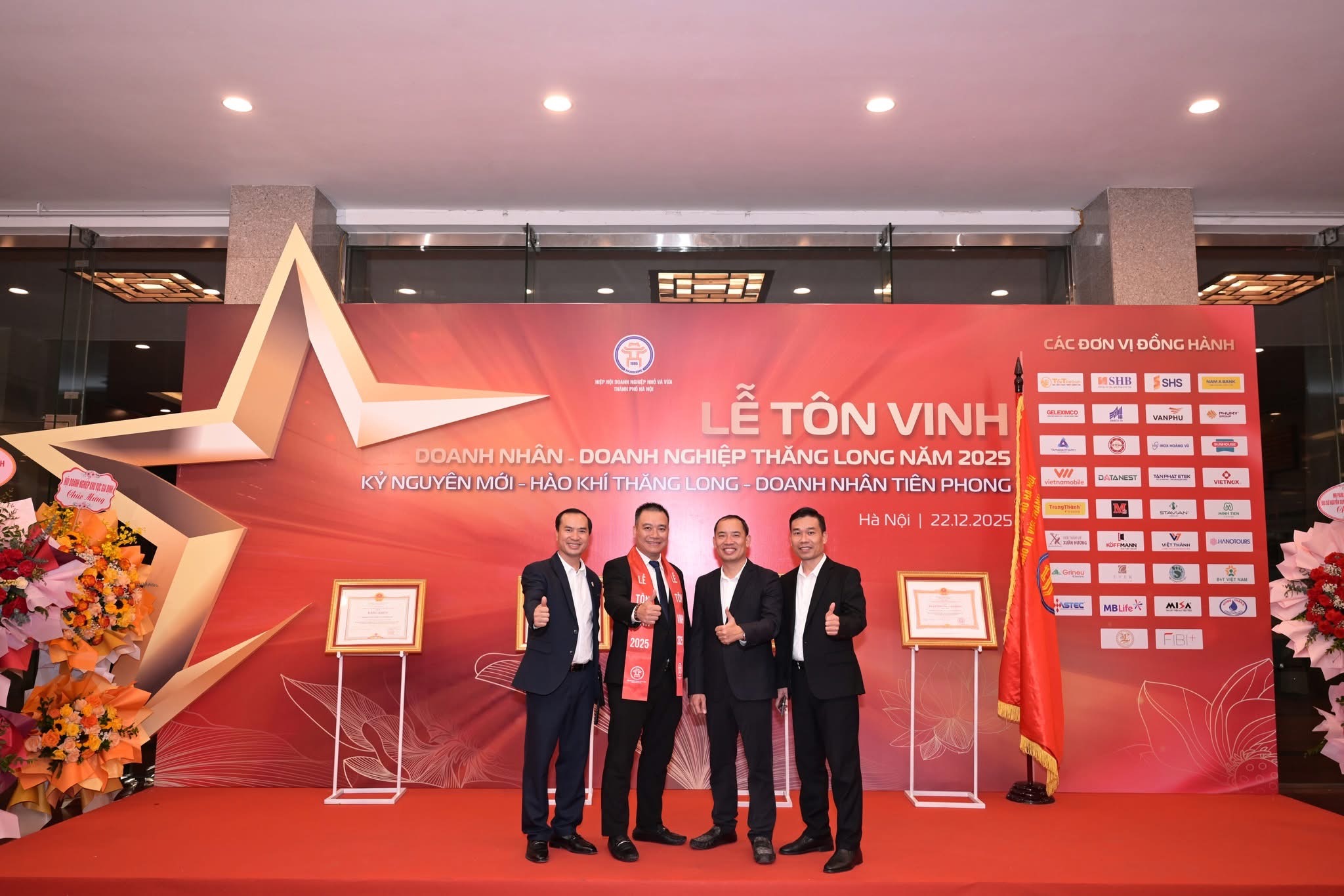 VIETFOOT TRAVEL TẠI LỄ TÔN VINH DOANH NHÂN – DOANH NGHIỆP THĂNG LONG 2025