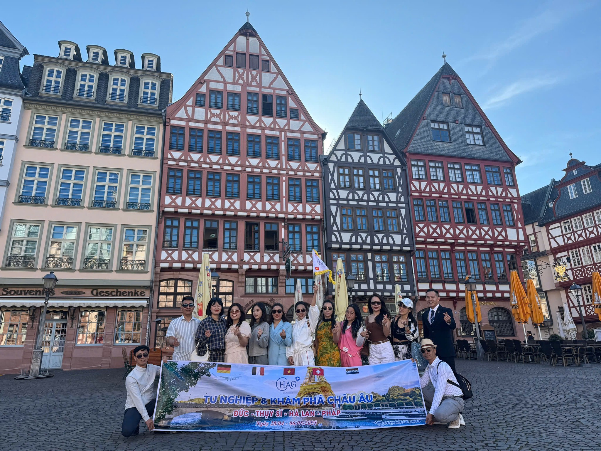 HÀNH TRÌNH KHÁM PHÁ CHÂU ÂU CÙNG VIETFOOT TRAVEL