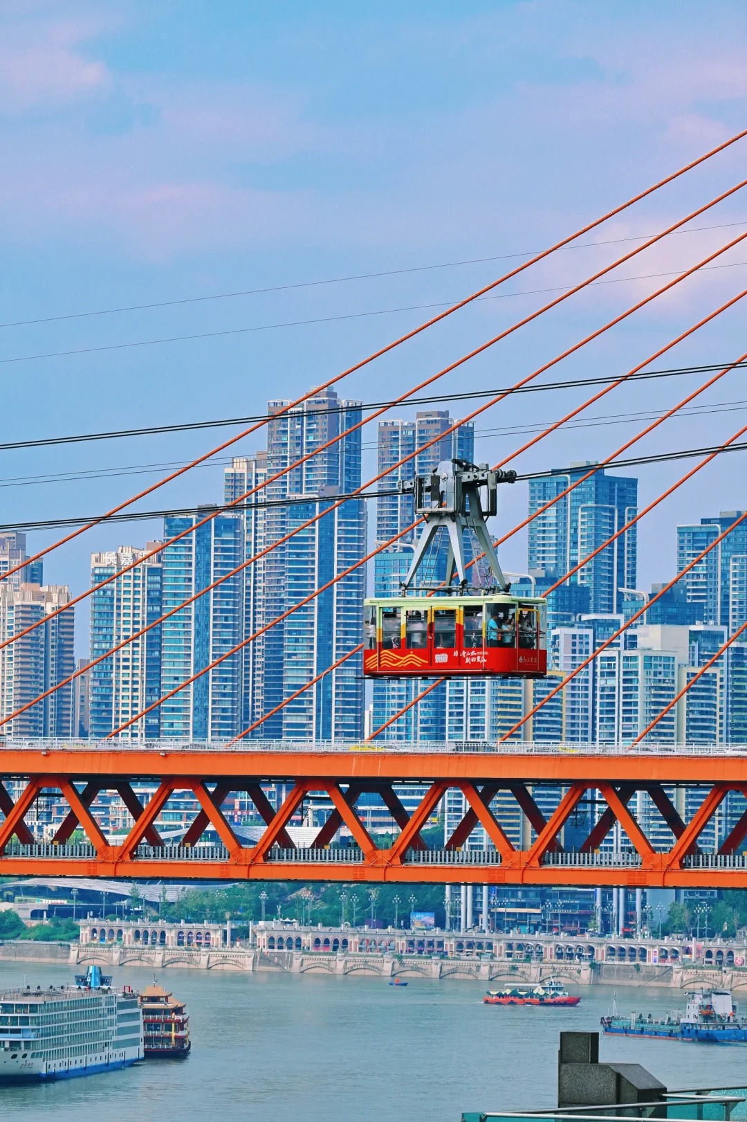 Trải Nghiệm Cáp Treo Vượt Sông Trường Giang Tại Trùng Khánh – Góc Nhìn “Bay Giữa Thành Phố 8D”